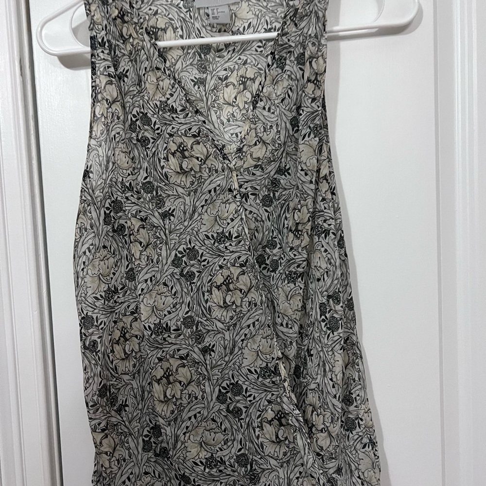H&M floral sheer sleeveless blouse size 4 - Picture 2 of 4